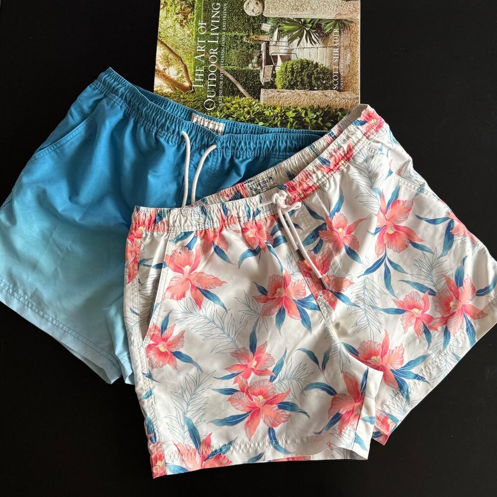 American Eagle Swim Trunks Bundle Mens M Retro Floral & Blue Ombré Board Shorts